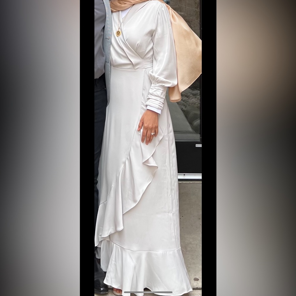 Veiled Elegant Cream Long Sleeve Dress